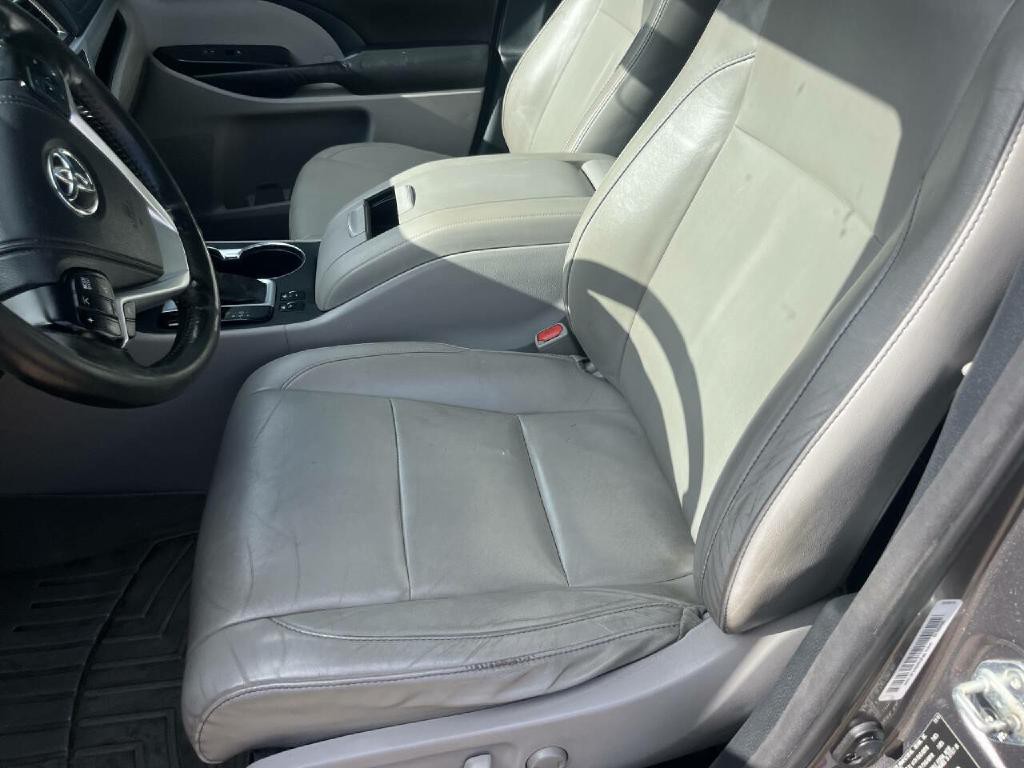 2015 Toyota Highlander Image 9
