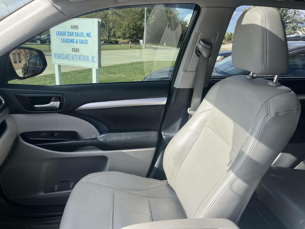 2015 Toyota Highlander Image 11