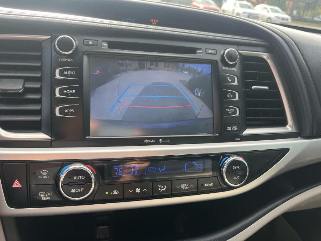 2015 Toyota Highlander Image 18