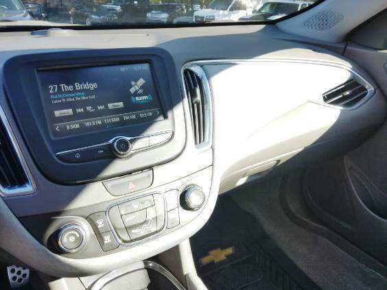 2017 Chevrolet Malibu Image 7
