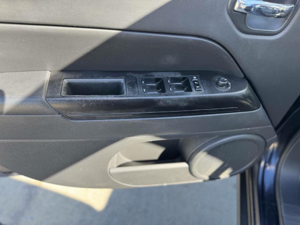 2011 Jeep Compass Image 12