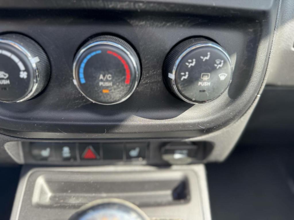 2011 Jeep Compass Image 15