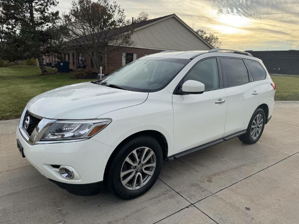 2015 Nissan Pathfinder Image 1