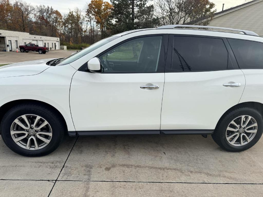 2015 Nissan Pathfinder Image 2