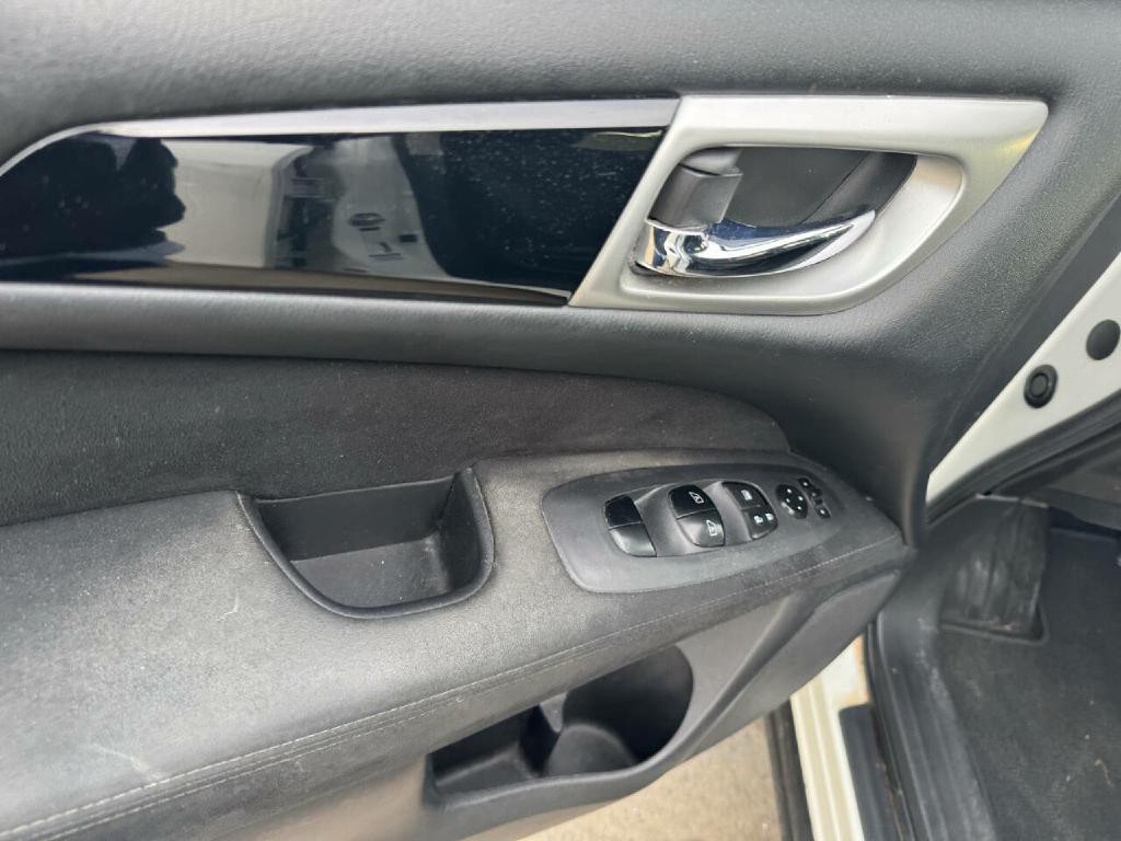 2015 Nissan Pathfinder Image 13