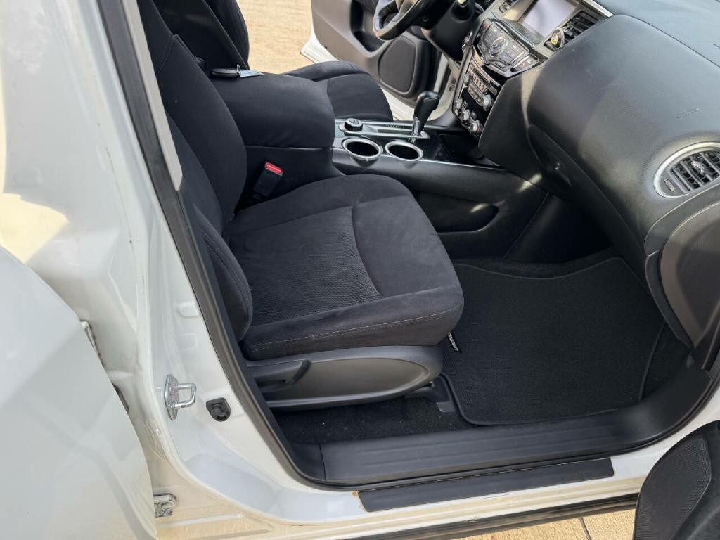 2015 Nissan Pathfinder Image 30