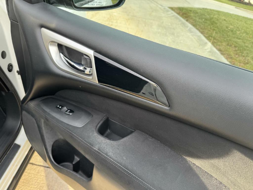 2015 Nissan Pathfinder Image 31