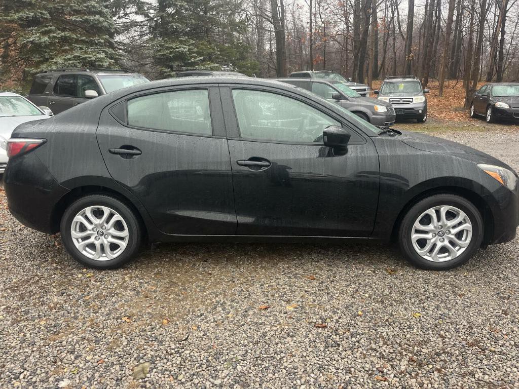 2017 Toyota Yaris Image 5