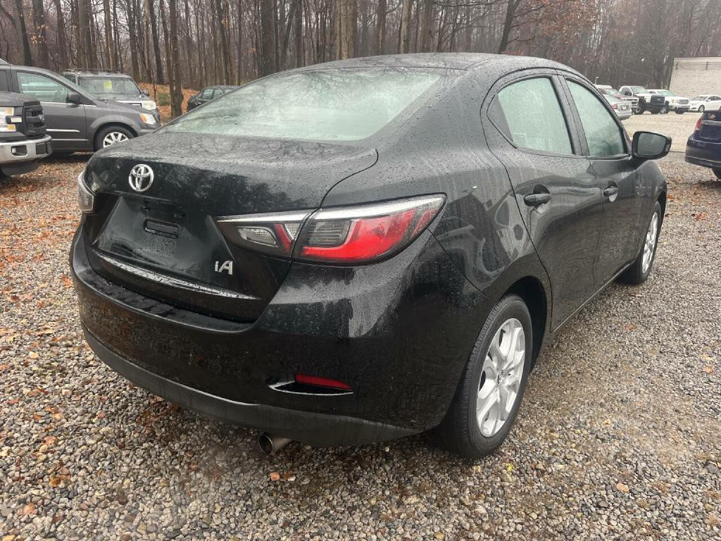 2017 Toyota Yaris Image 6