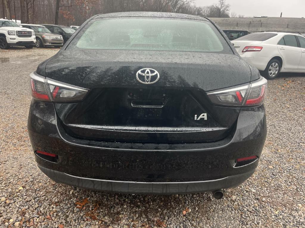 2017 Toyota Yaris Image 7