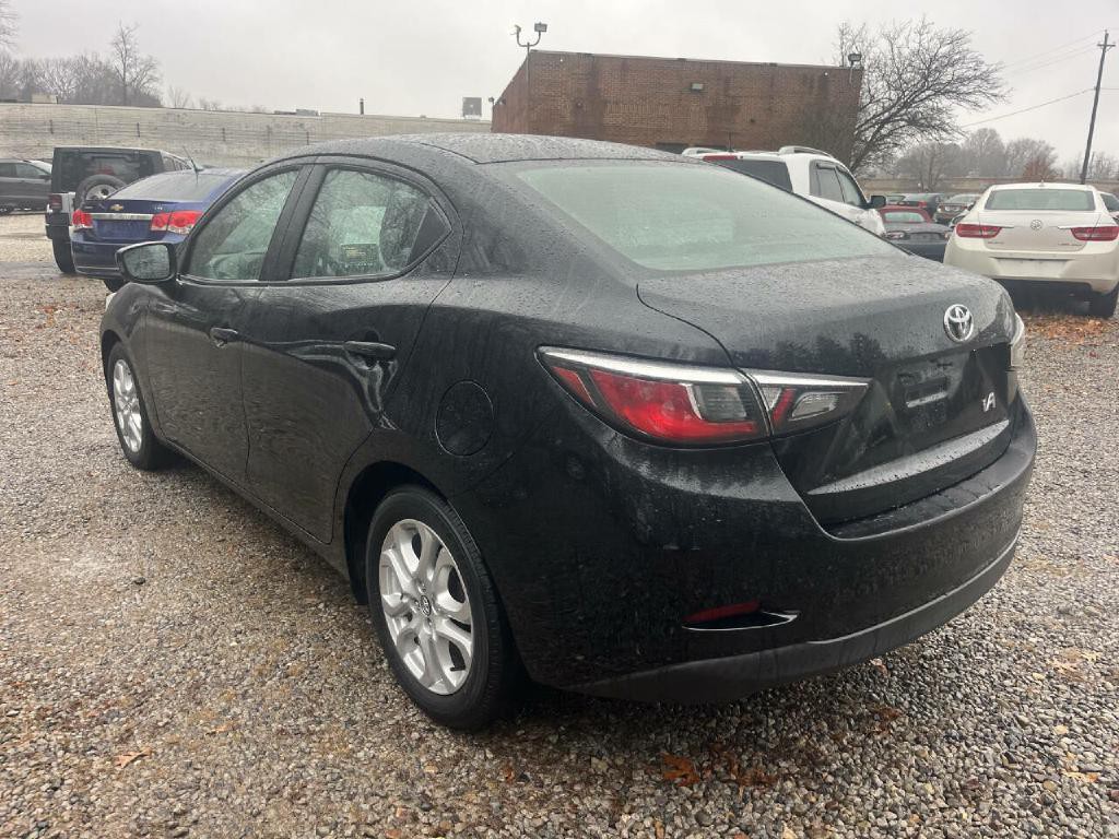 2017 Toyota Yaris Image 10