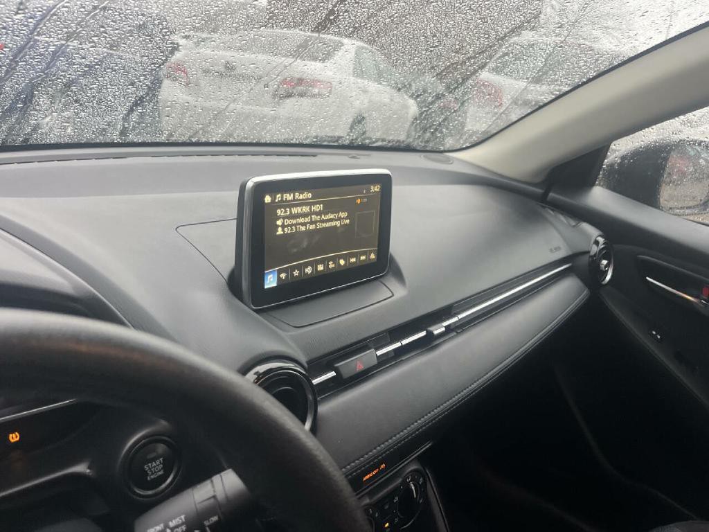 2017 Toyota Yaris Image 14