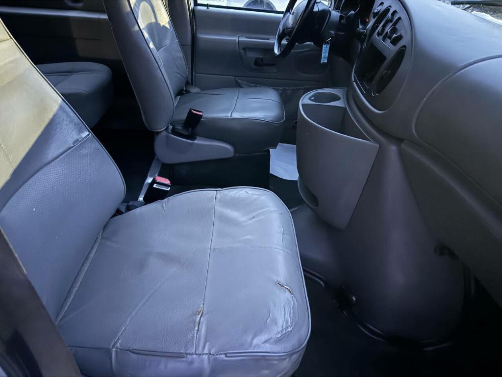 1998 Ford Econoline Image 8