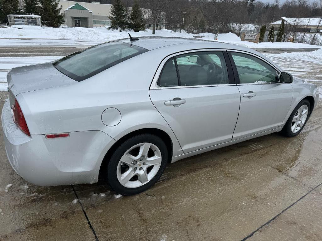 2010 Chevrolet Malibu Image 3