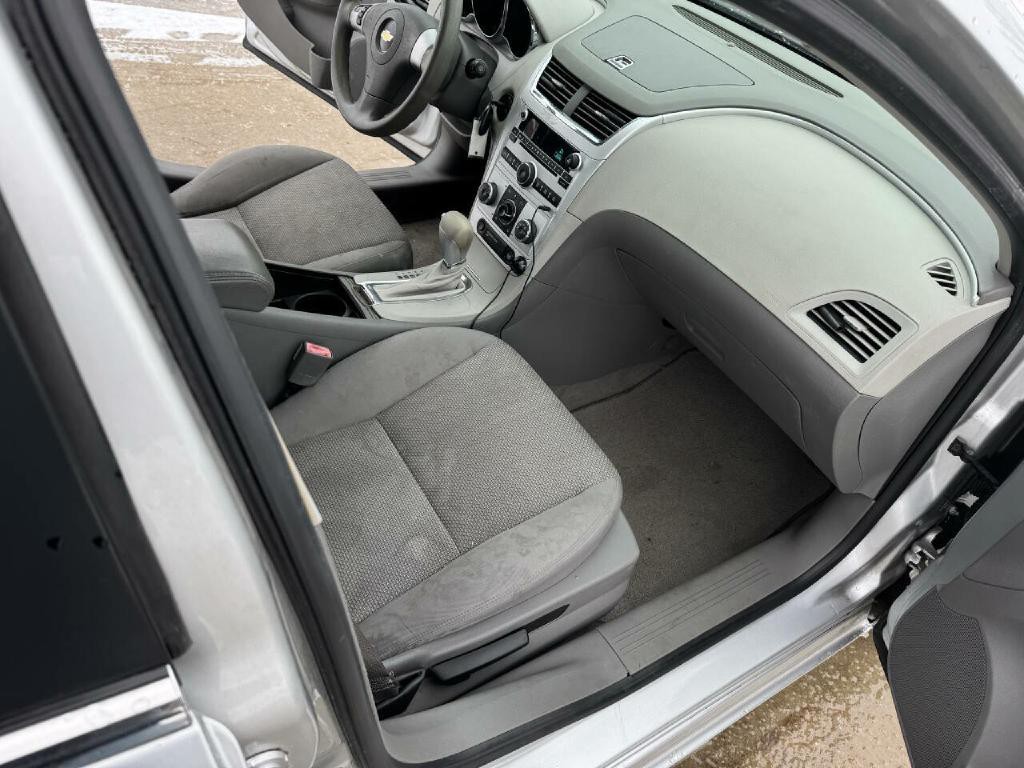 2010 Chevrolet Malibu Image 10