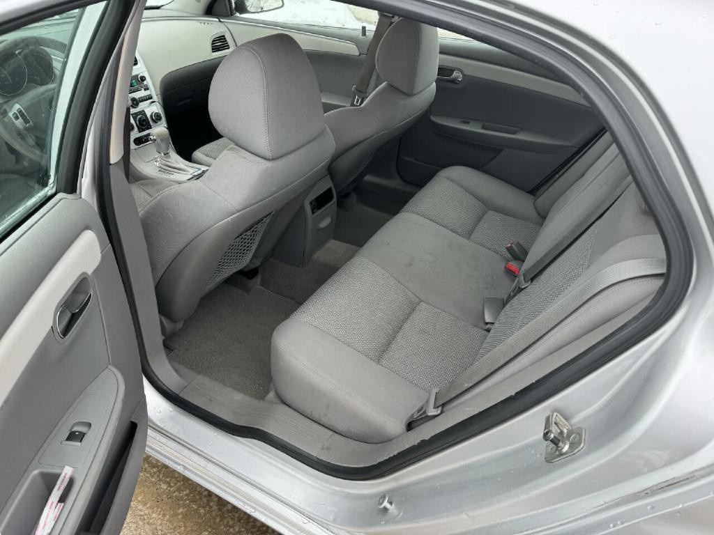 2010 Chevrolet Malibu Image 12