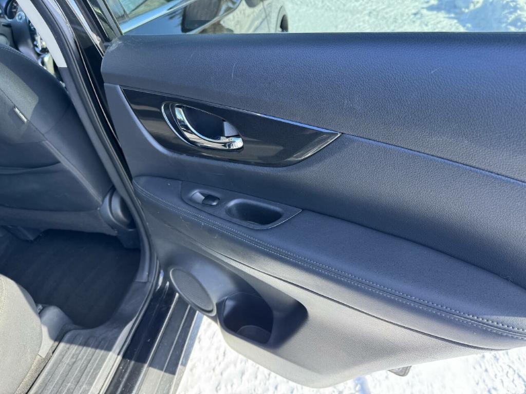 2018 Nissan Rogue Image 11