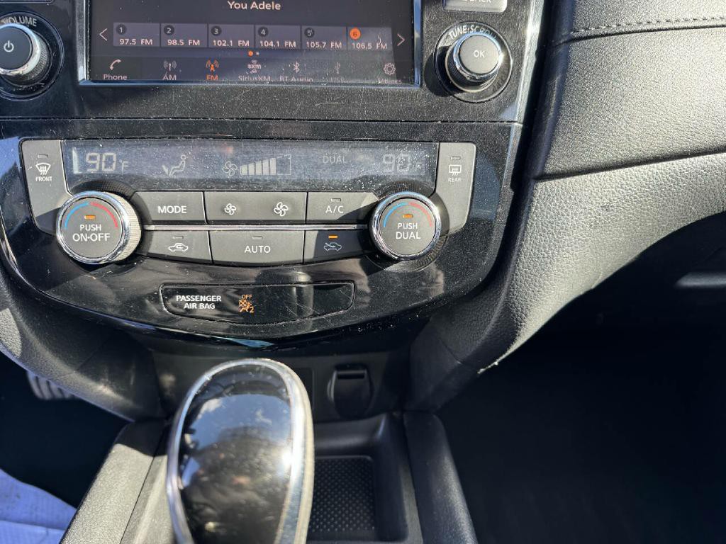 2018 Nissan Rogue Image 19