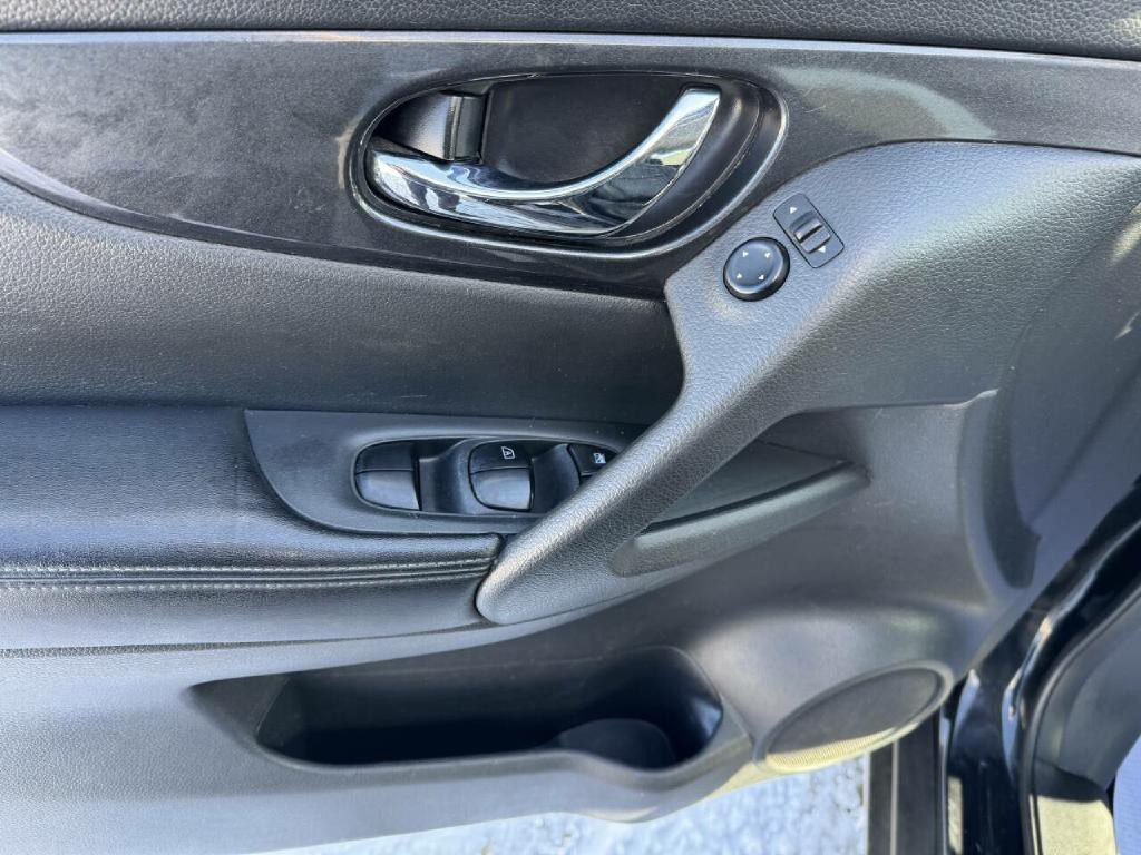 2018 Nissan Rogue Image 24