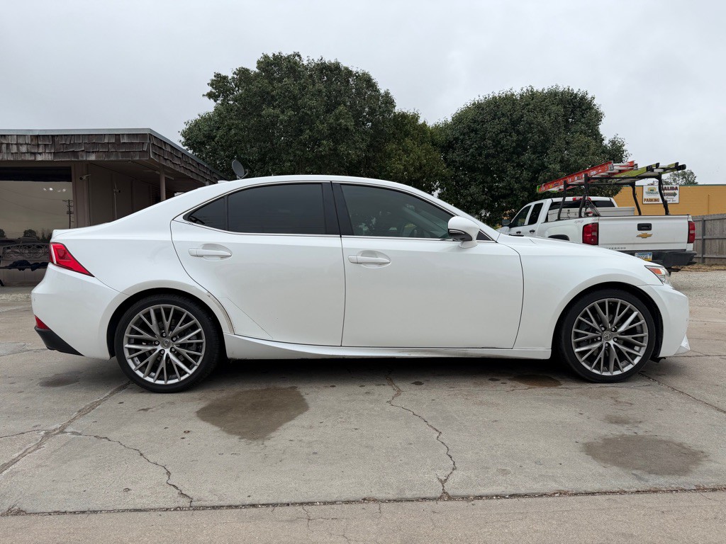 2015 Lexus IS Image 4