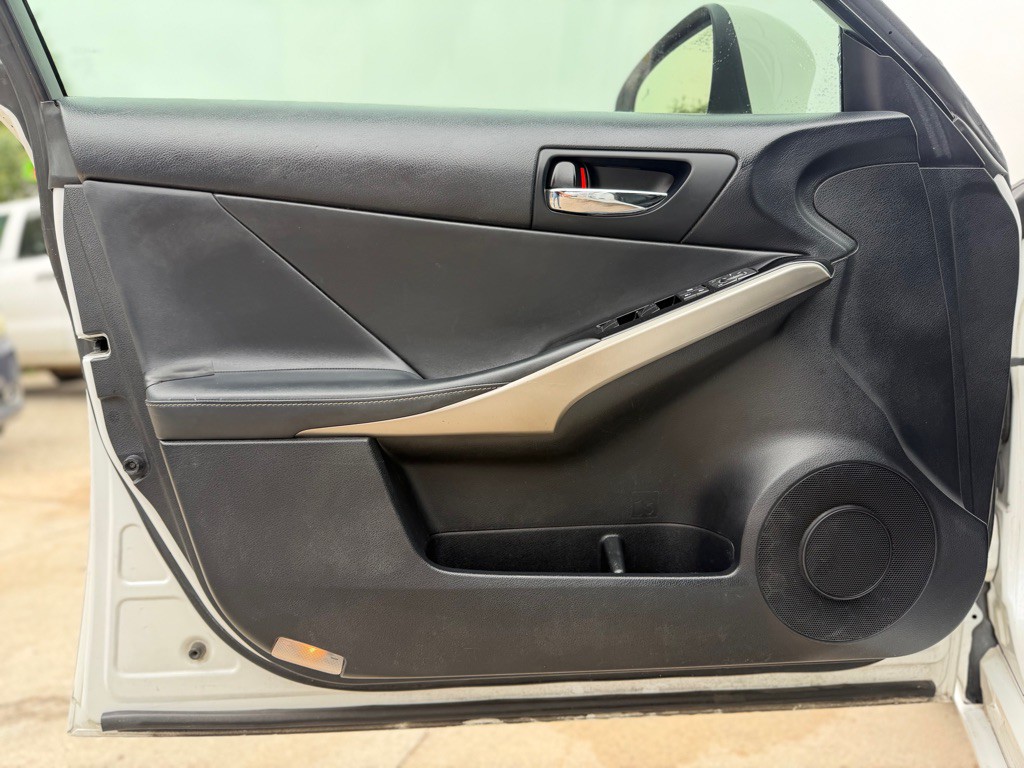 2015 Lexus IS Image 10