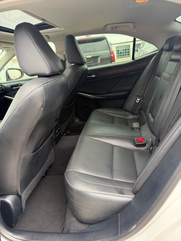 2015 Lexus IS Image 12