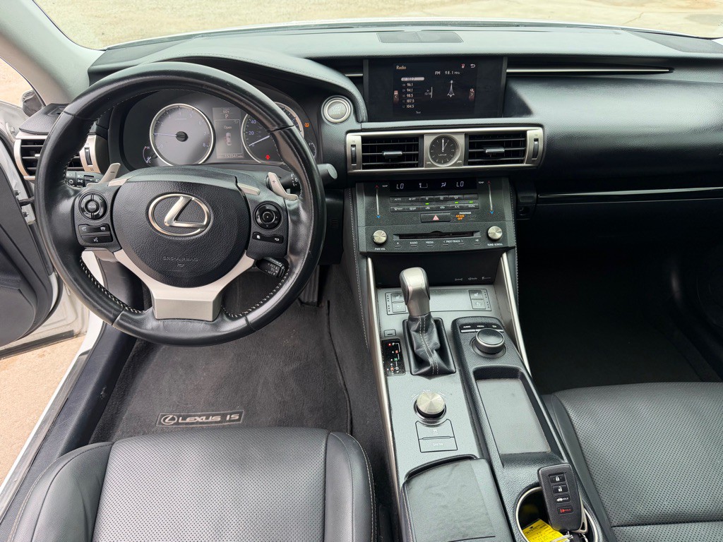 2015 Lexus IS Image 13