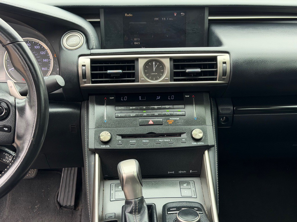 2015 Lexus IS Image 14