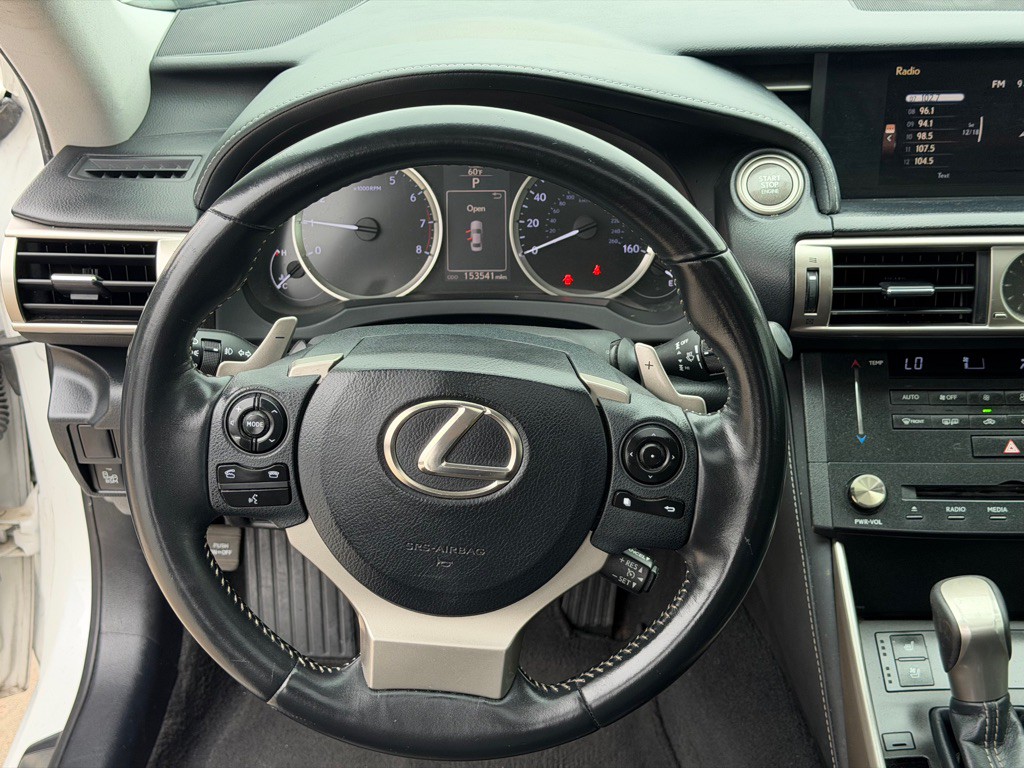 2015 Lexus IS Image 15