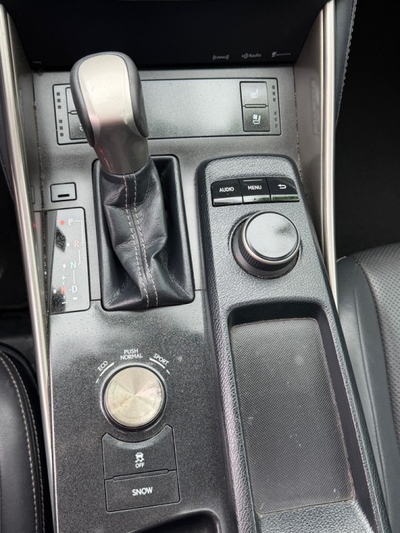 2015 Lexus IS Image 16