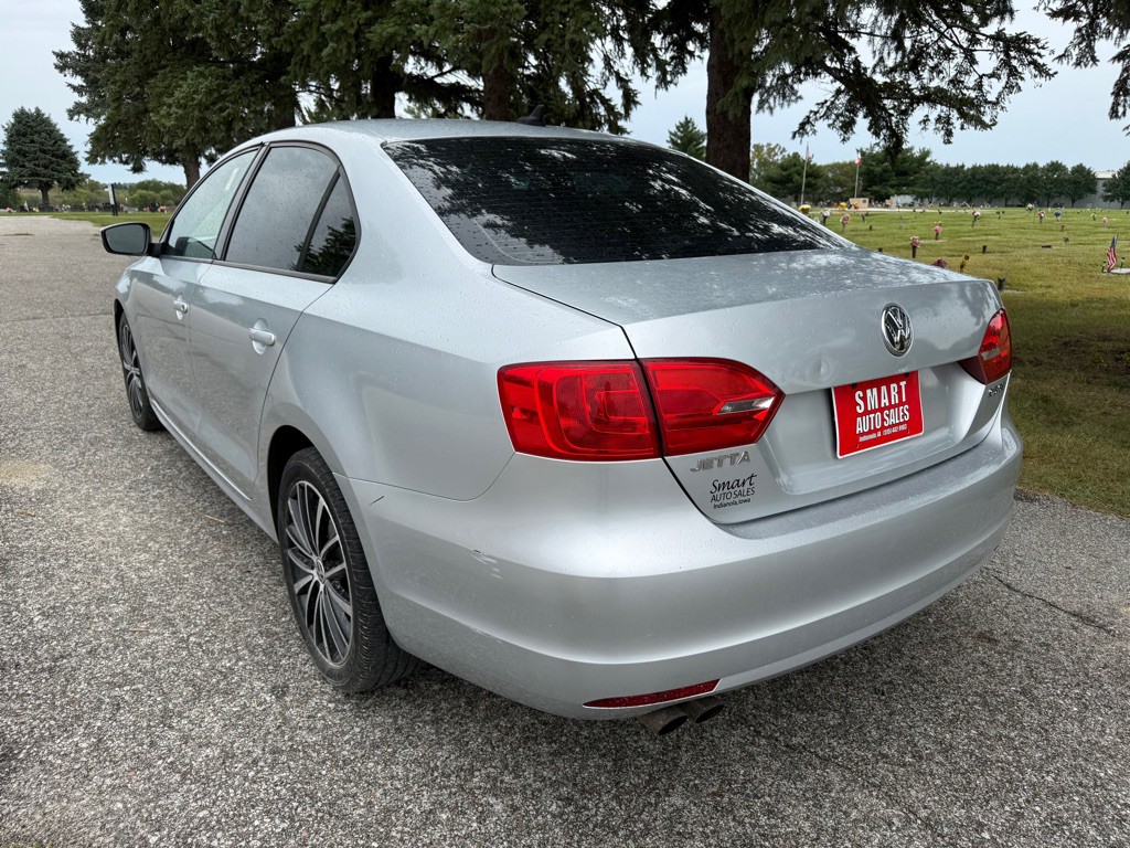 2011 Volkswagen Jetta Image 3