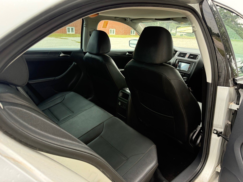 2011 Volkswagen Jetta Image 9