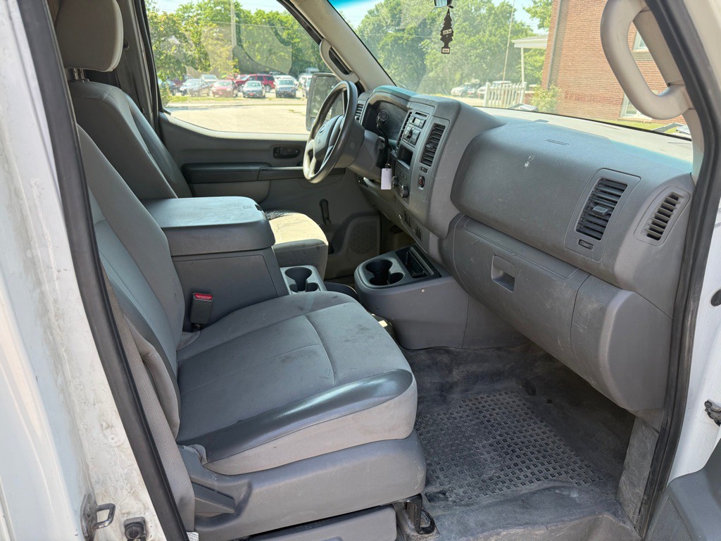 2012 Nissan NV Image 10