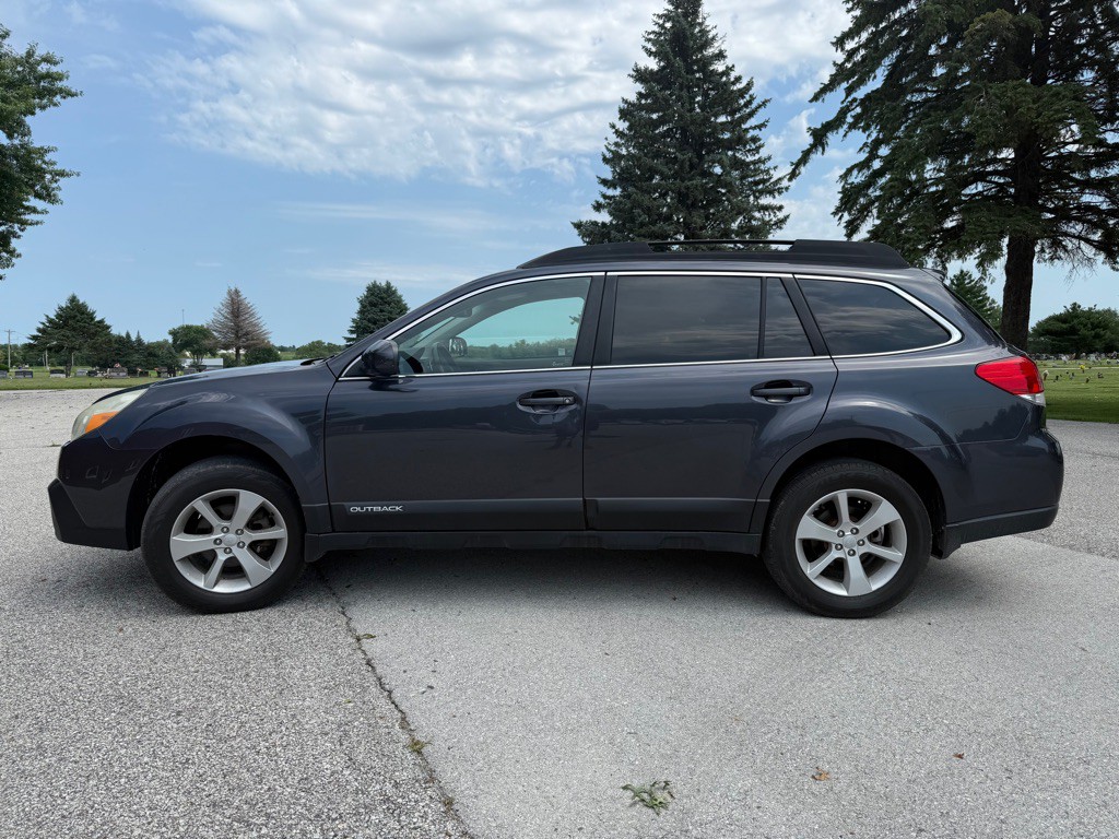 2013 Subaru Outback Image 2