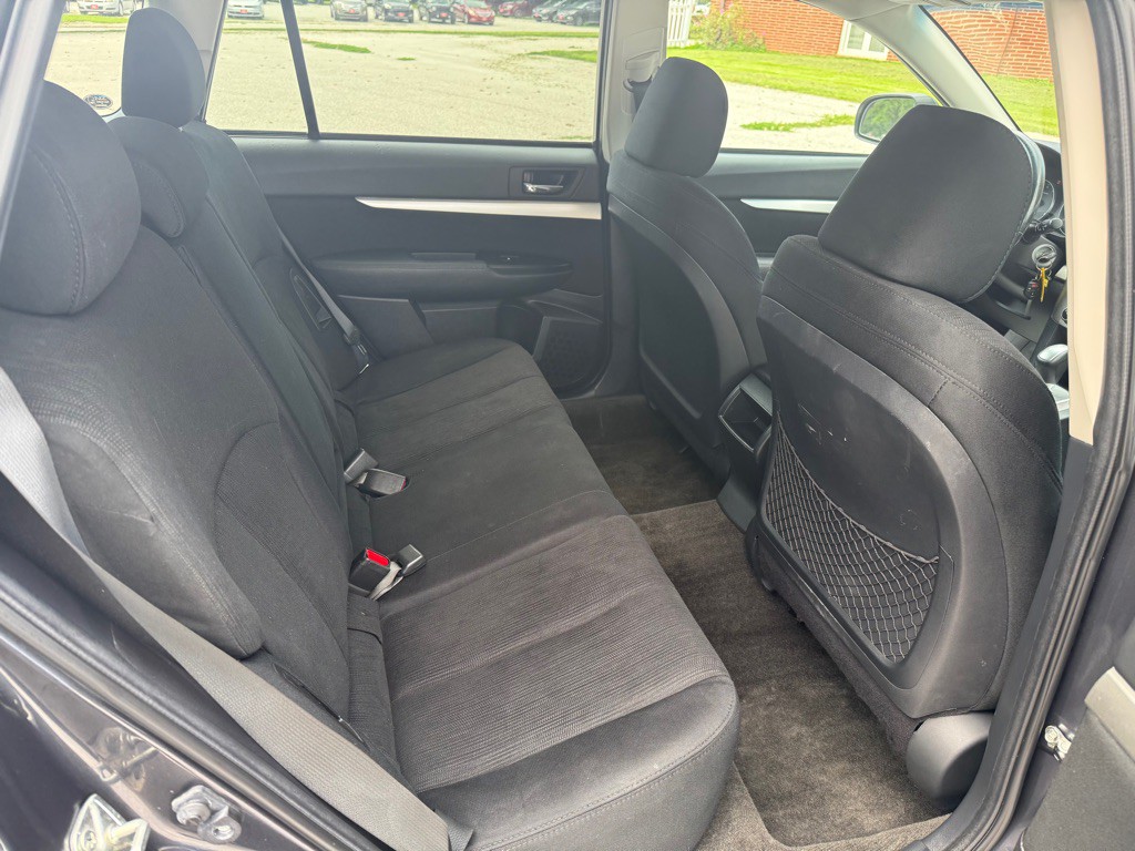 2013 Subaru Outback Image 10