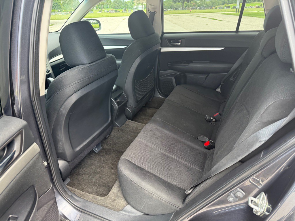 2013 Subaru Outback Image 12