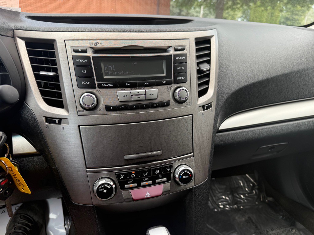 2013 Subaru Outback Image 14