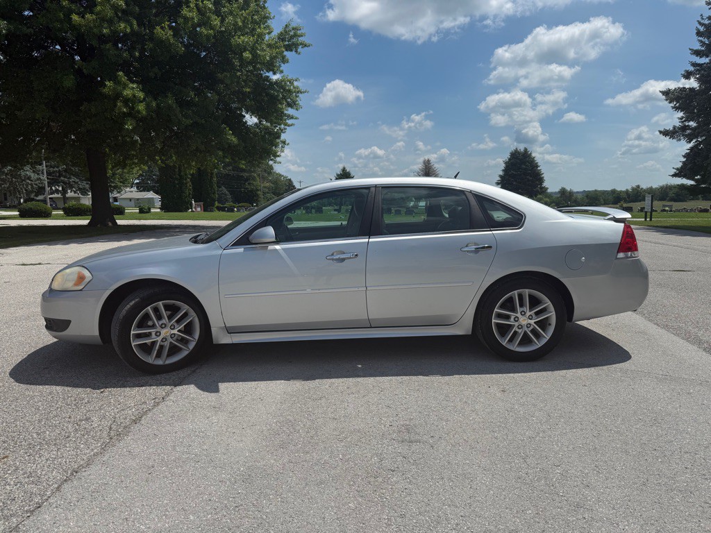 2010 Chevrolet Impala Image 2