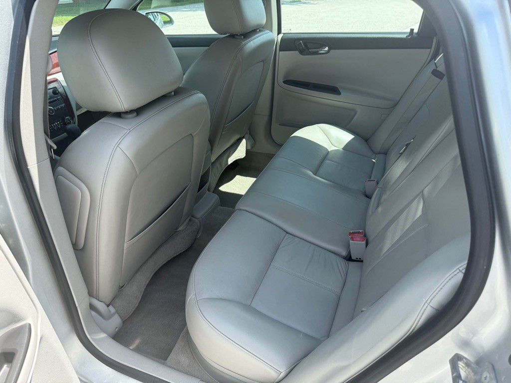 2010 Chevrolet Impala Image 11