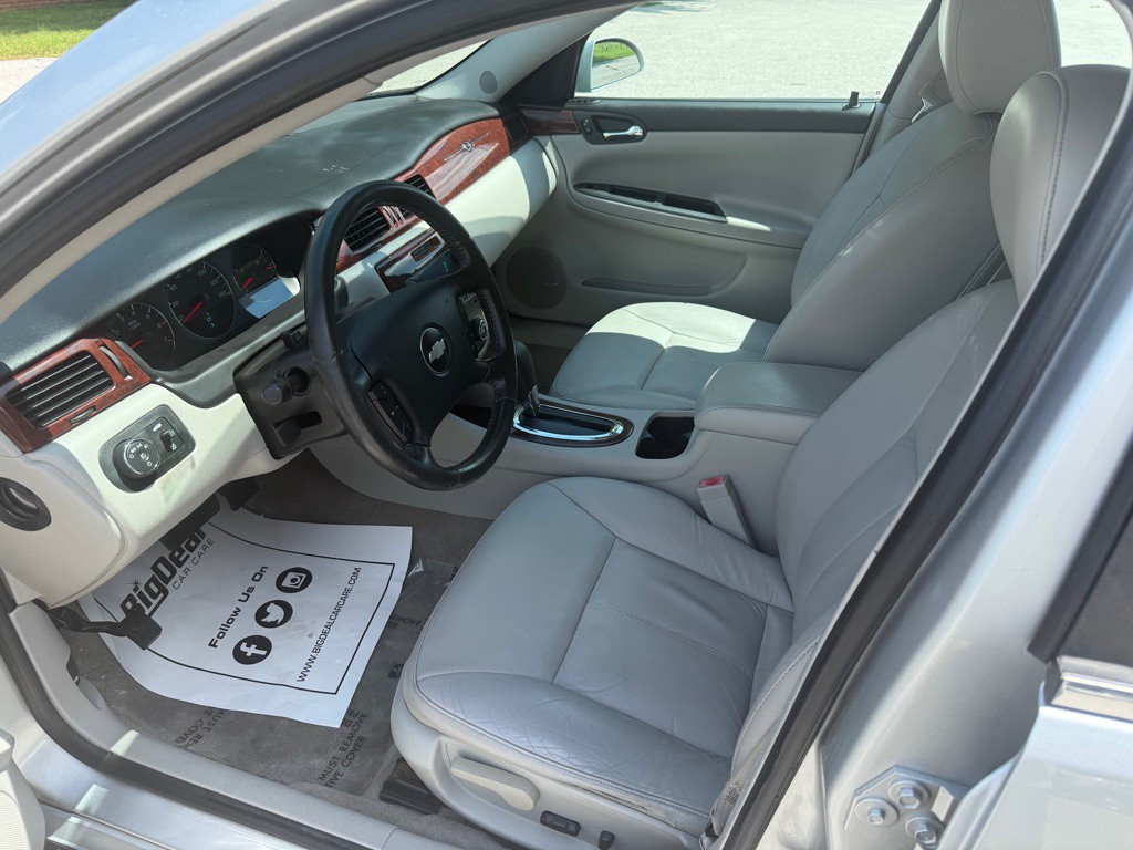 2010 Chevrolet Impala Image 12