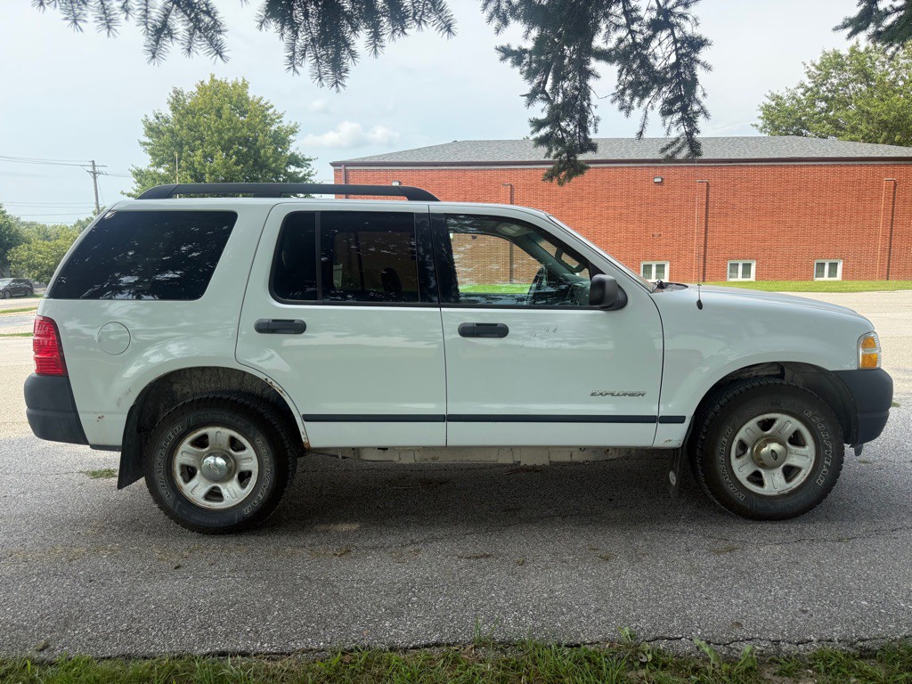 2005 Ford Explorer Image 2