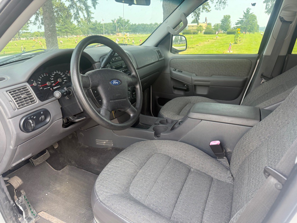 2005 Ford Explorer Image 7