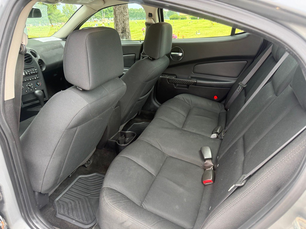 2008 Pontiac Grand Prix Image 8