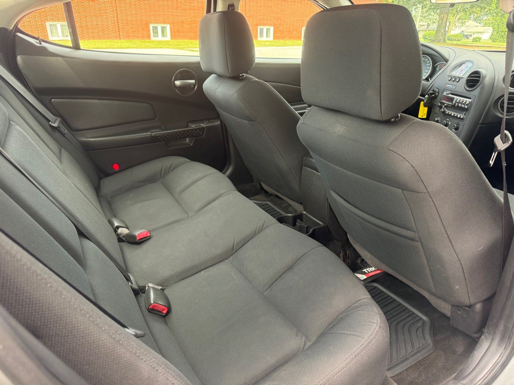 2008 Pontiac Grand Prix Image 10