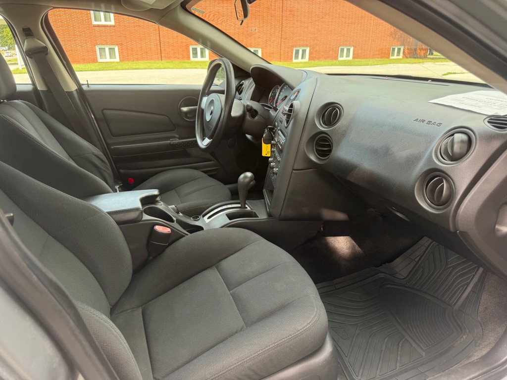 2008 Pontiac Grand Prix Image 11
