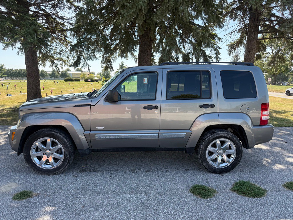 2012 Jeep Liberty Image 2