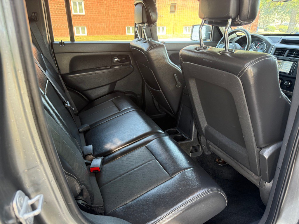 2012 Jeep Liberty Image 11