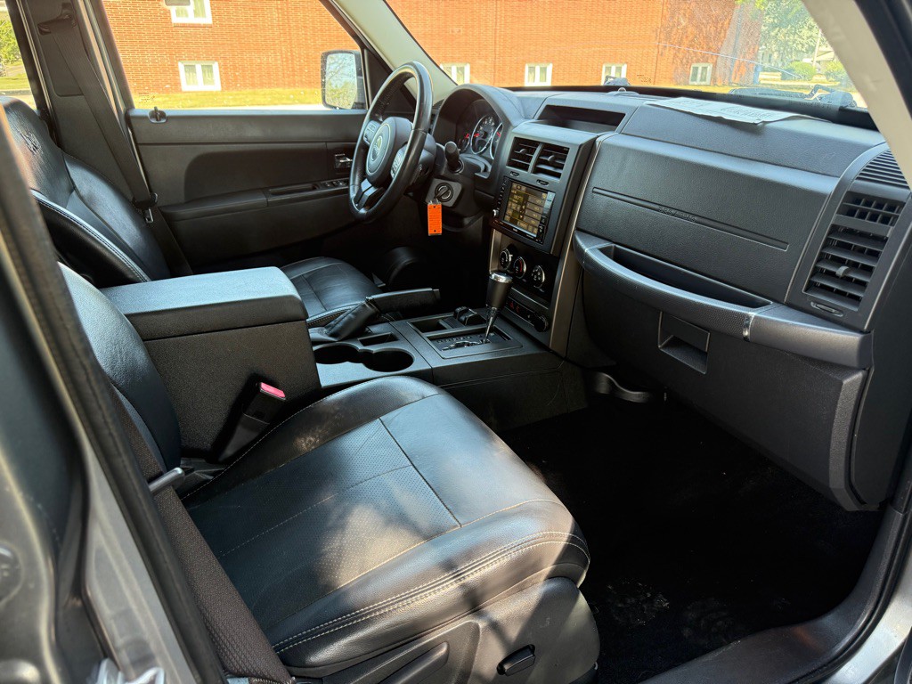 2012 Jeep Liberty Image 12