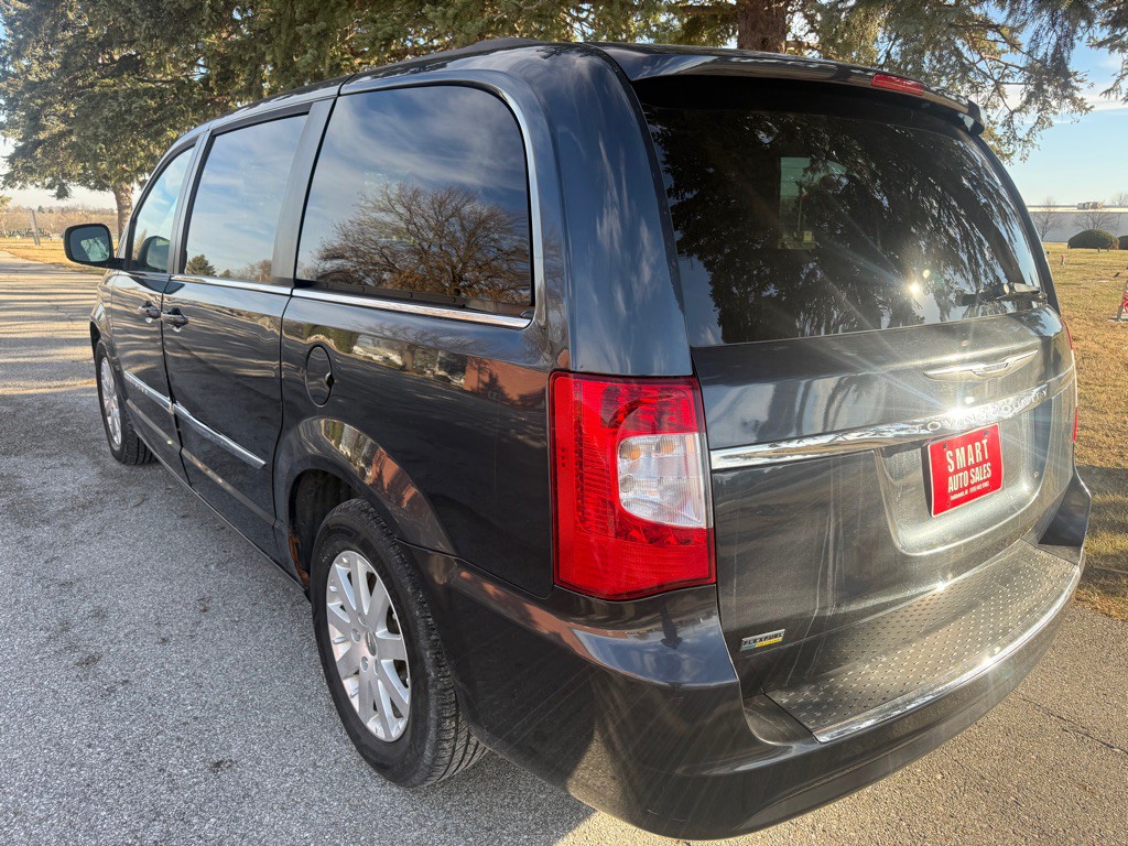2014 Chrysler Town & Country Image 4