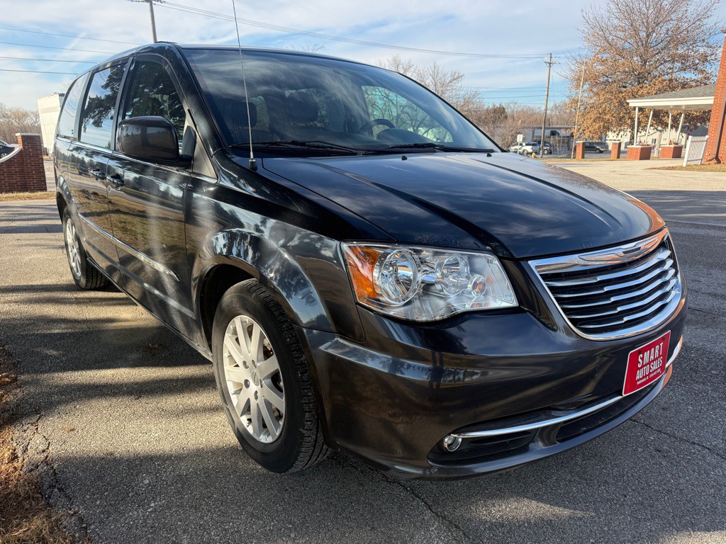 2014 Chrysler Town & Country Image 5